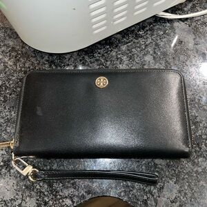 Tory Burch Robinson Black Wallet
